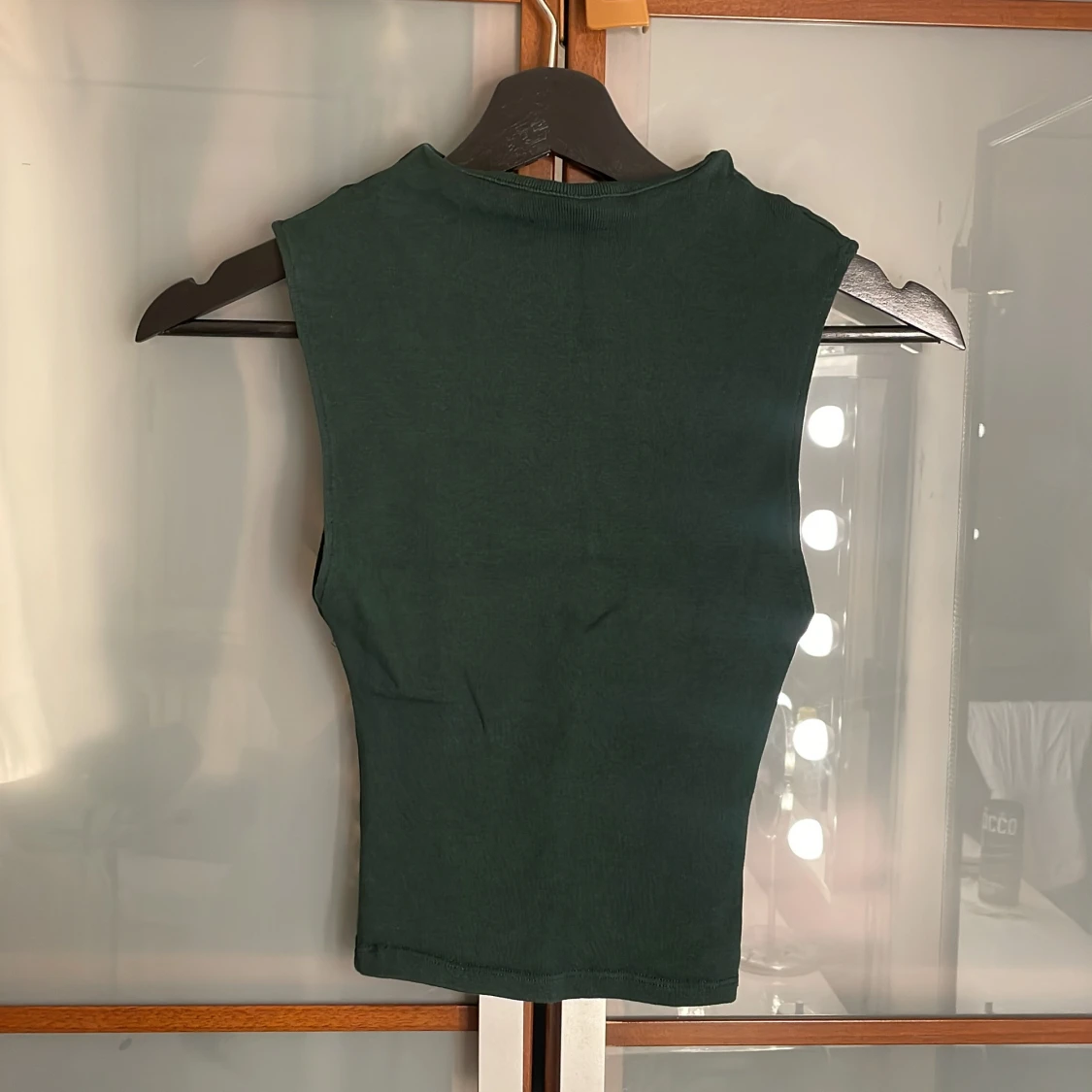 Mörkgrön croppad topp från Zara - 1