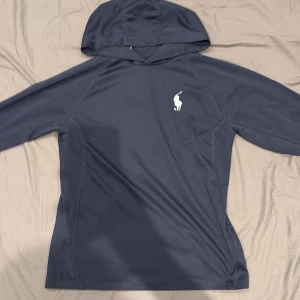 Ralph lauren hoodie - Storlek 14-16 men passar xs