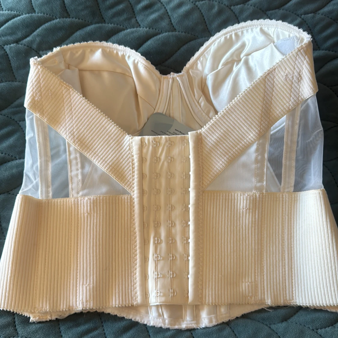 Ivory korsett med mesh och satin - 2