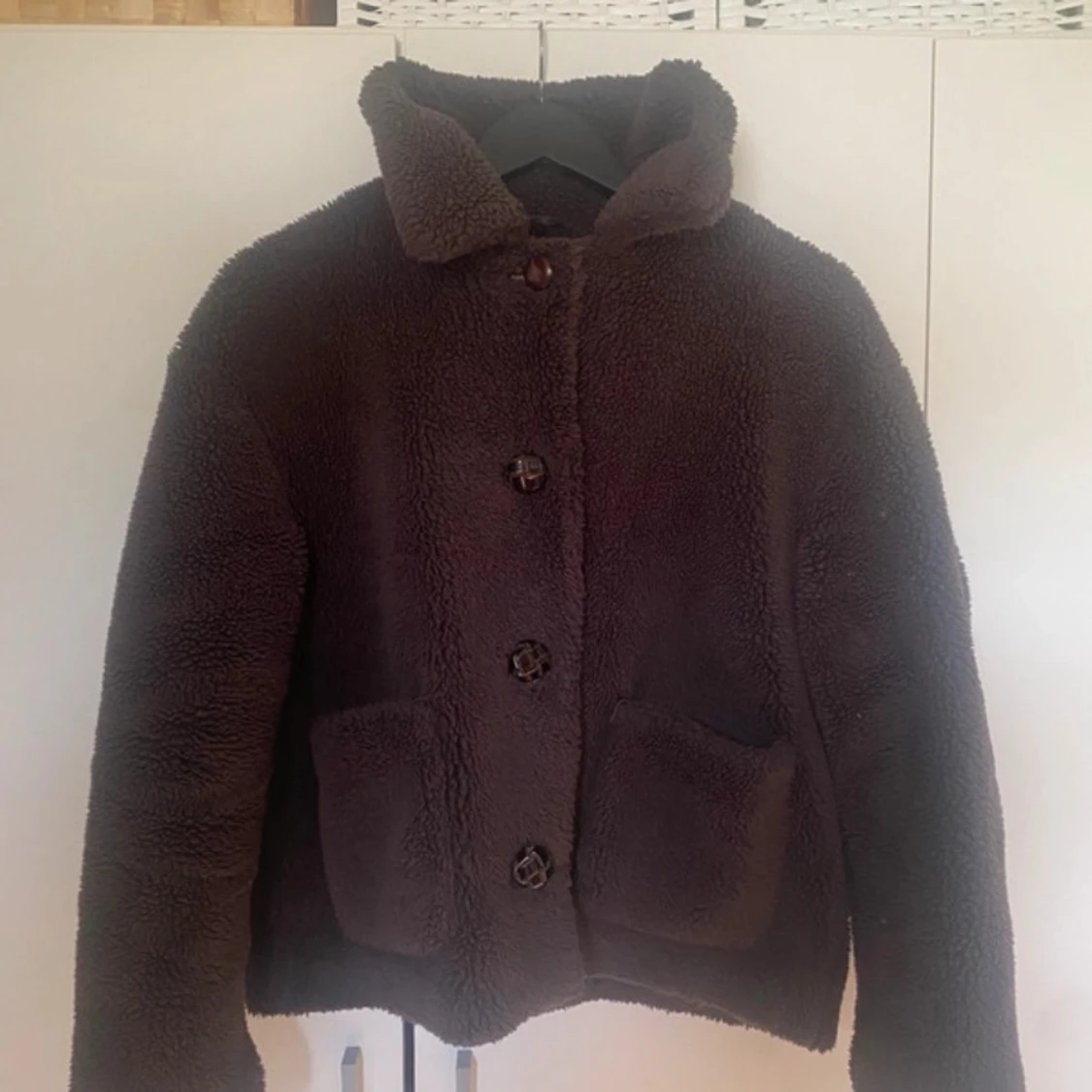 Brun teddyjacka från Zara, storlek M