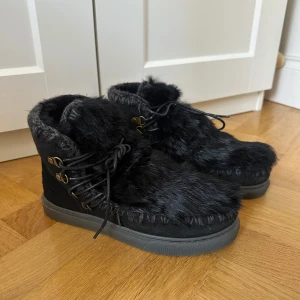 Mou boots - Mou skor nästintill oanvända med kanin päls på. Storlek 37