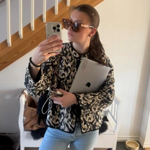 Jacka Zara - Superfin jacka från Zara. Knappt använd. Passar med allt! Skriv för frågor❣️❣️