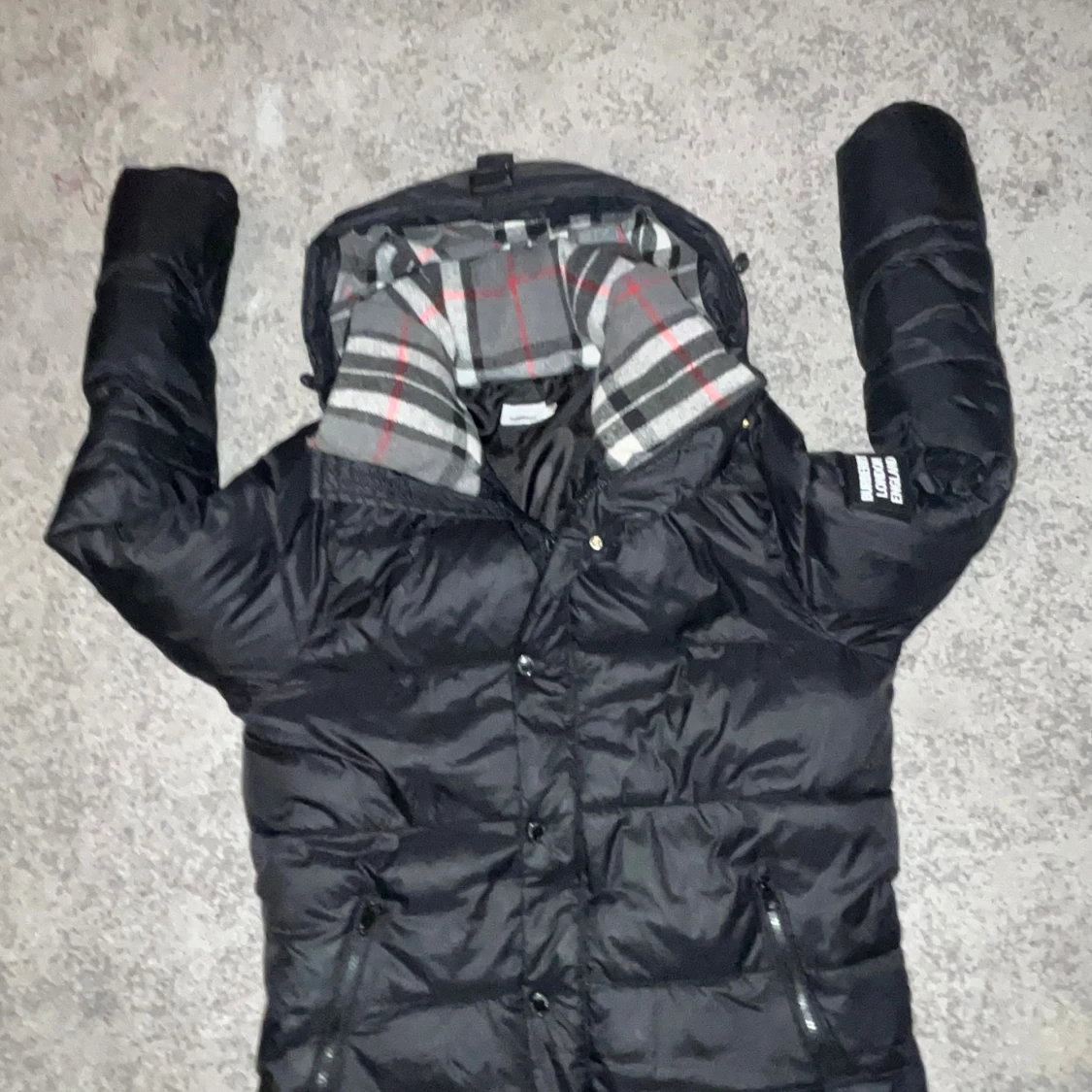 Svart pufferjacka från Burberry - 4