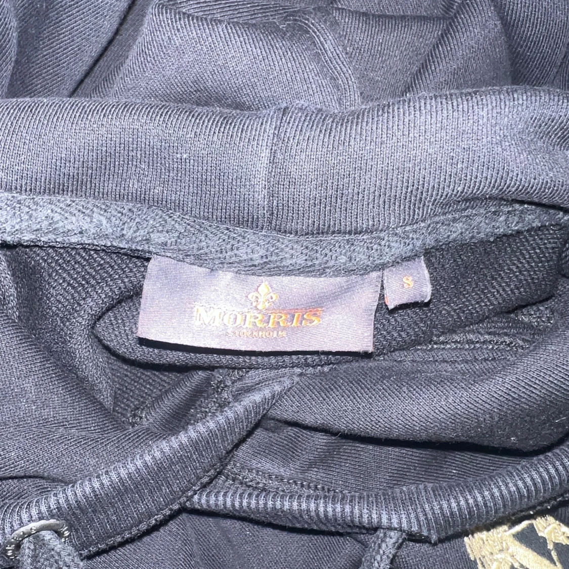 Svart hoodie från Morris med brodyr - 2