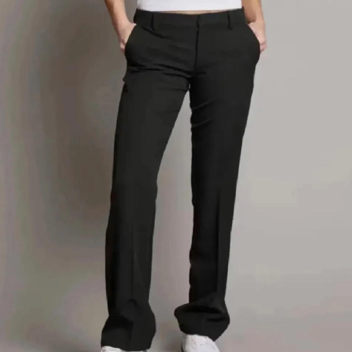 Svarta kostymbyxor