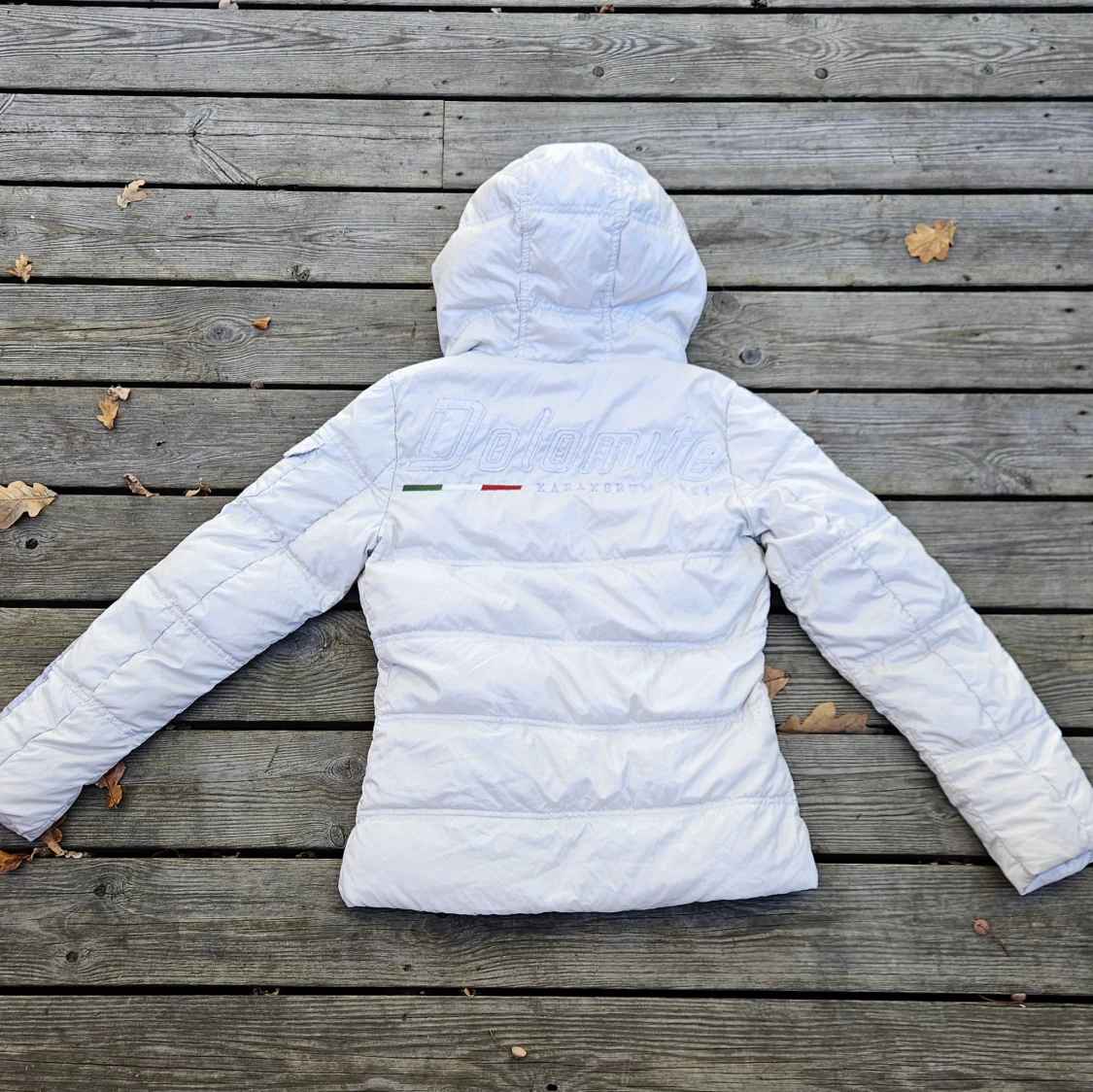 Vit dolmite jacka
