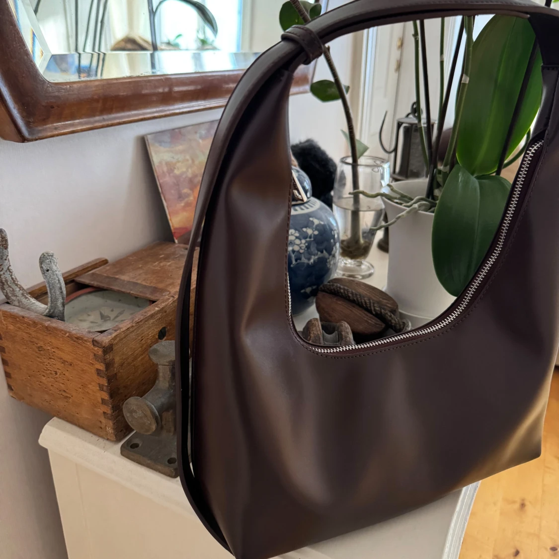 Mörkbrun axelväska - 1