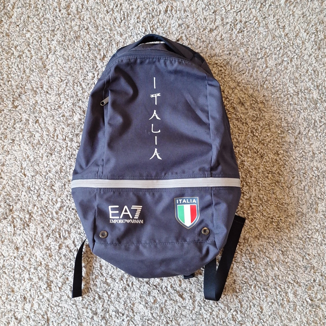 Mörkblå Emporio Armani EA7 x Italia ryggsäck
