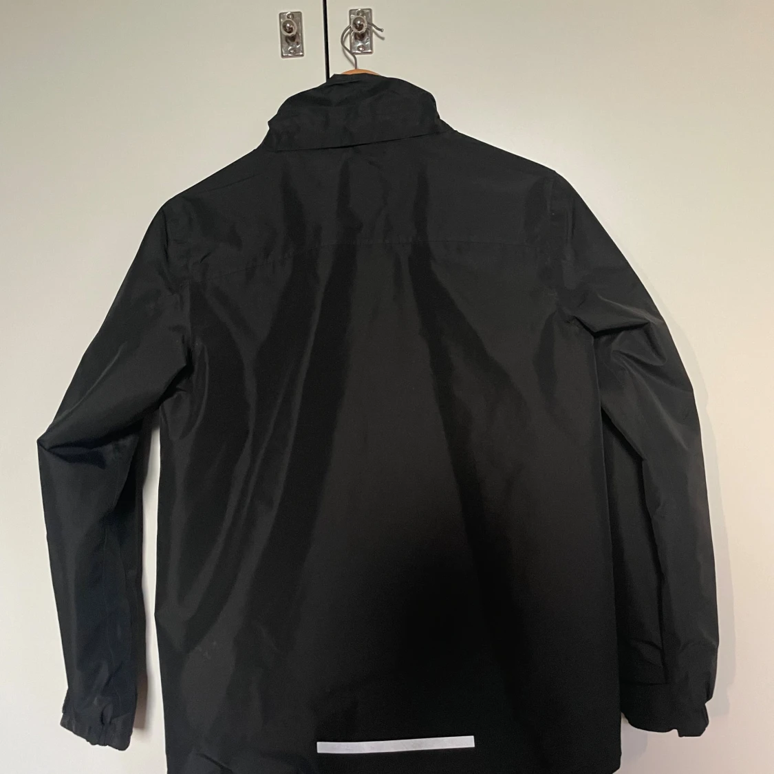 Svart vindjacka från Everest - 1