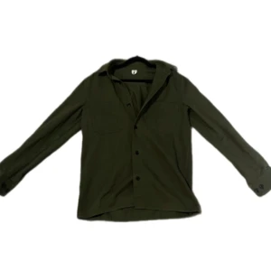 Overshirt  - As fet Overshirt med knappar från Arket. Hör av er vid frågor 🌟