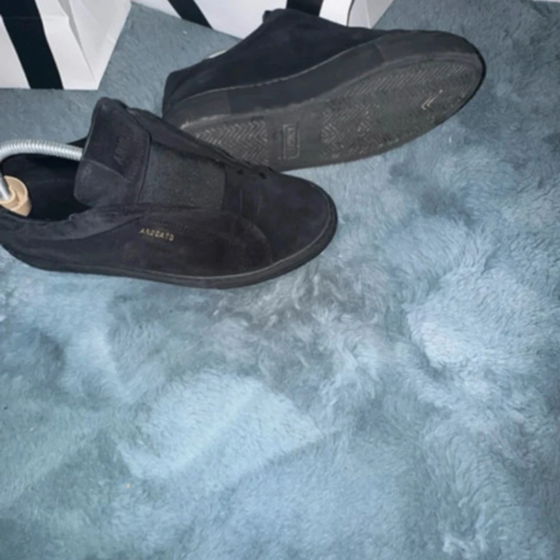 Svarta mocka sneakers från Axel Arigato