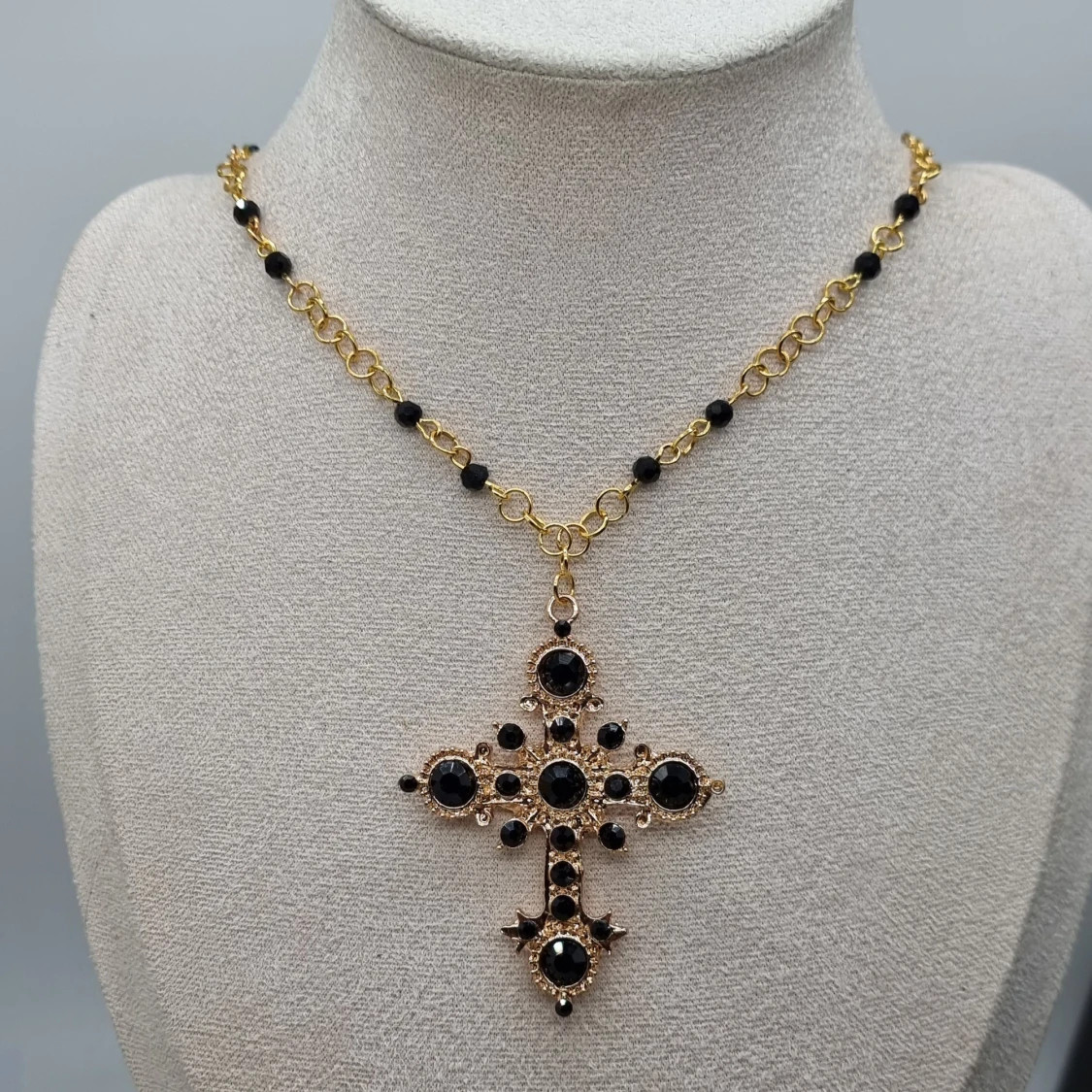 Handgjort halsband  - 2