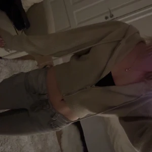 Kofta - Jättesnygg tröja nu till hösten. Köpt på zara men tror inte den går och köpa längre. Skriv privat för mer info💕💕