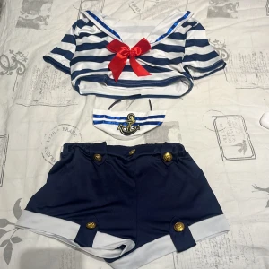 SHEIN Fantasy Costume 3-pack randig frontbåge Marinblå klädeset - Säljer min fina halloween set  Storlek: S Har inga fel alls Jätte skön matrial Stretchig