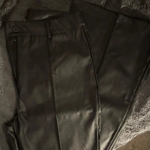 Skinnbyxor - Nya skinnbyxor, använda vid ett tillfälle! Storlek 38💗
