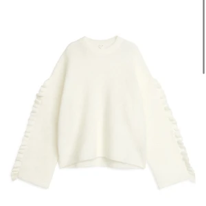 Arket tröja - Jättefin stickad tröja från arket💕💕helt slutsåld på hemsidan, nypris 990kr💕💕jättebra skick!! Skriv privat för fler bilder