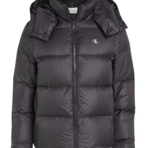 Calvin Klein  - Den är liten för mig. Men har använt  förre året vinter jacka.