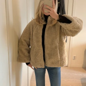Vändbar jacka - Superfin vändbar jacka😍