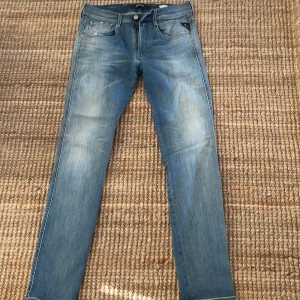 Replay jeans - Replay jeans i modell anbass Storlek 31/32 Väldigt bra skick👌🏽 Hör av dig vid funderingar