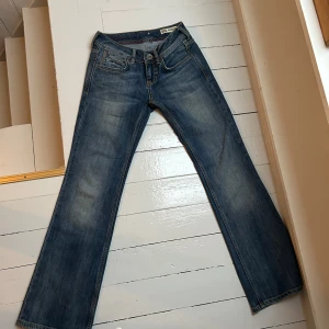 Bootcut jeans  - Jätte fina jeans från Tommy hilfigher  Low waist Bootcut  Säljer pga för små 