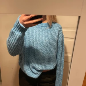 Stickad tröja  - Stickad tröja från lager 157! Använt ett fåtal gånger så den är i bra skick🥰🥰 