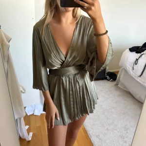 Topp - SUPER snygg grön satin topp❤️❤️