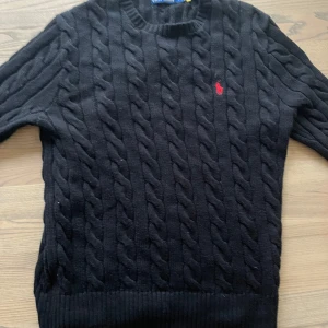 Polo Ralph Lauren - Säljer denna feta polo tröja använd kanske 2 gånger så den är knappast använd,hör av vid minsta fundering 