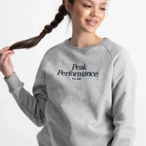 Långarmad sweatshirt - Bra skick , använd några gånger , inga fläckar eller skador , köpte för ett år sen , kan diskuteras pris , den e varm och snygg 💕