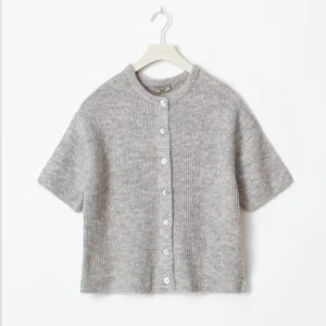 Short sleeve knitted cardigan Gina - Tröja från Gina, slutsåld. Stl S. Använd 1 gång. 300kr plus frakt