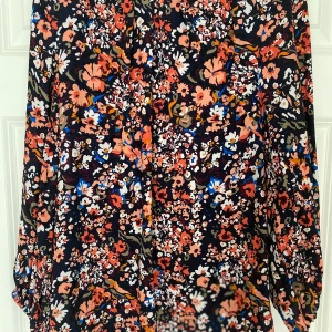 Fin blus från saint st.small  - Fin blus i annorlunda mönster .