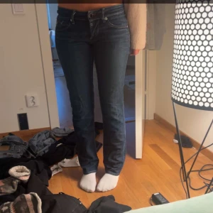 G-star jeans  - Snygga jeans från G-star i jättebra skick. Jeansen är i modellen Midge Straight 