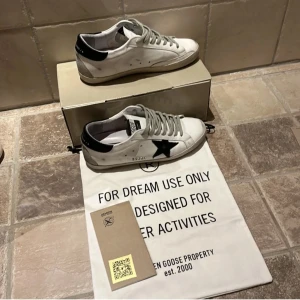  Helt nya golden goose skor - Inte äkta