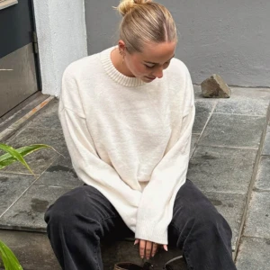 Stickad tröja - Fin stickad tröja, fick i födelsedagspresent, använd en gång men passar inte mig tyvärr. Original pris: 500kr