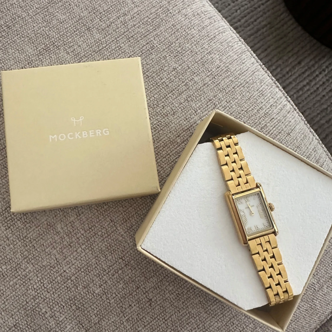 Guldfärgad klocka från Mockberg, Timeless Gold