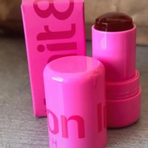 Imit8ion Jelly Blush stick! - 3 in 1 Jelly blush stick "Rosé" från Imit8ion. 5,5 g. Nytt och oanvänt. 