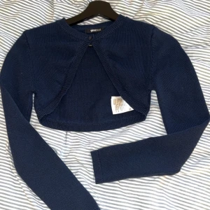 Bolero från ginatricot - Säljer denna snygga bolero/kofta från Gina tricot då den inte kommer till användning💕