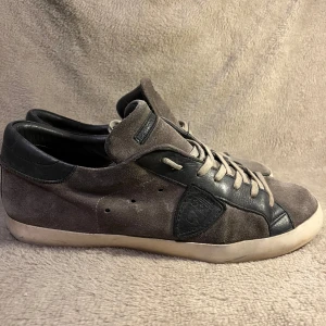 Philippe model skor  - Riktigt slitna | Storlek 44| Hör av er vid frågor