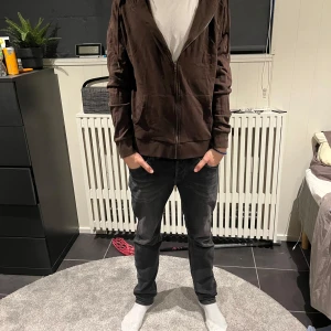 Zip hoodie  - M hoodie från 157, i princip oanvänd, priset är diskuterbart 