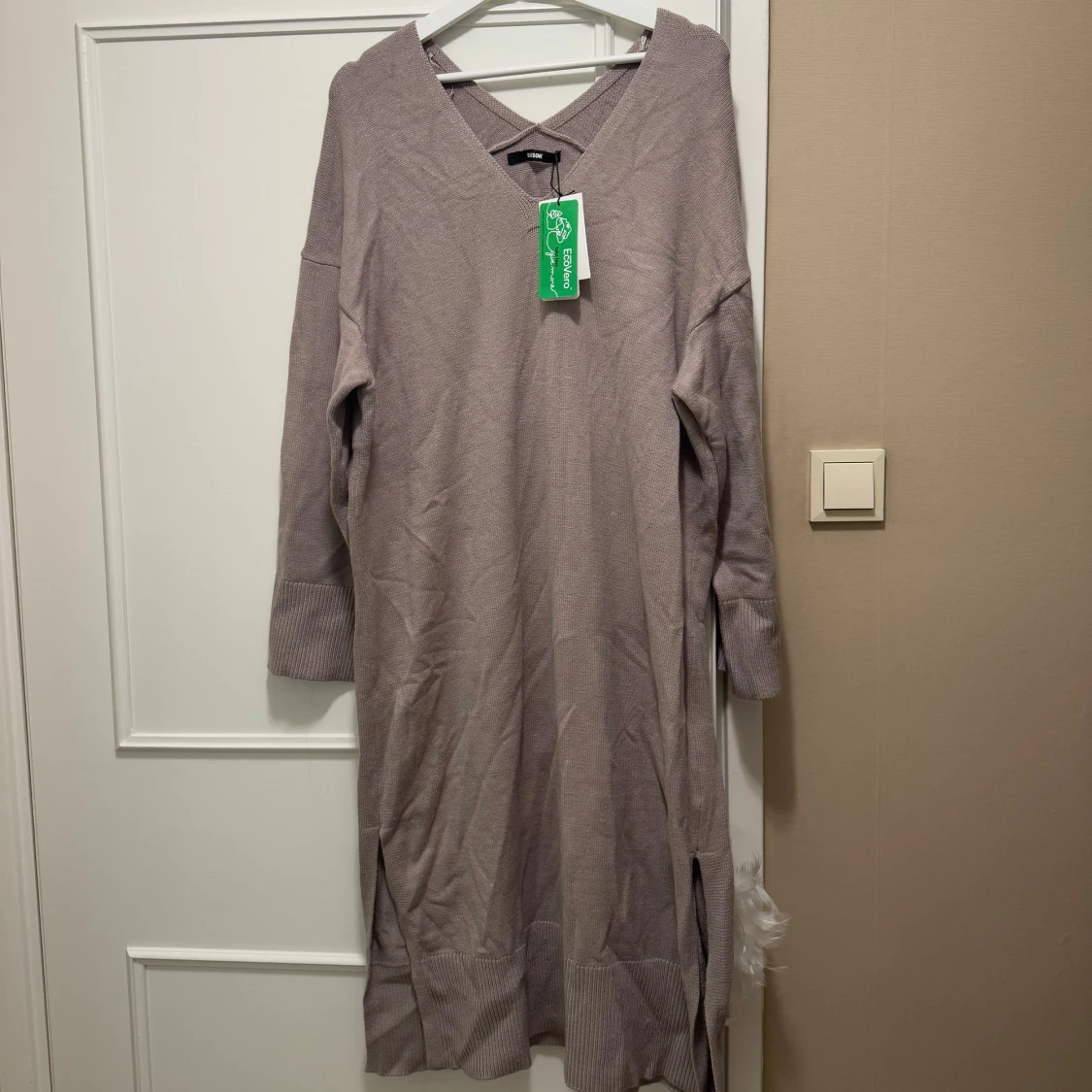 Beige långklänning från Bik Bok