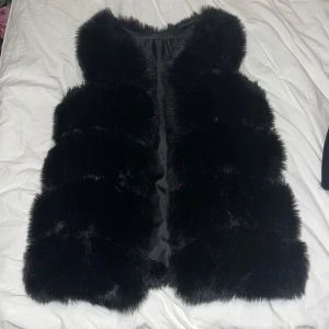 Pälsväst från Chelsea - Använd endast en gång. Superfint skick! Ord pris 800