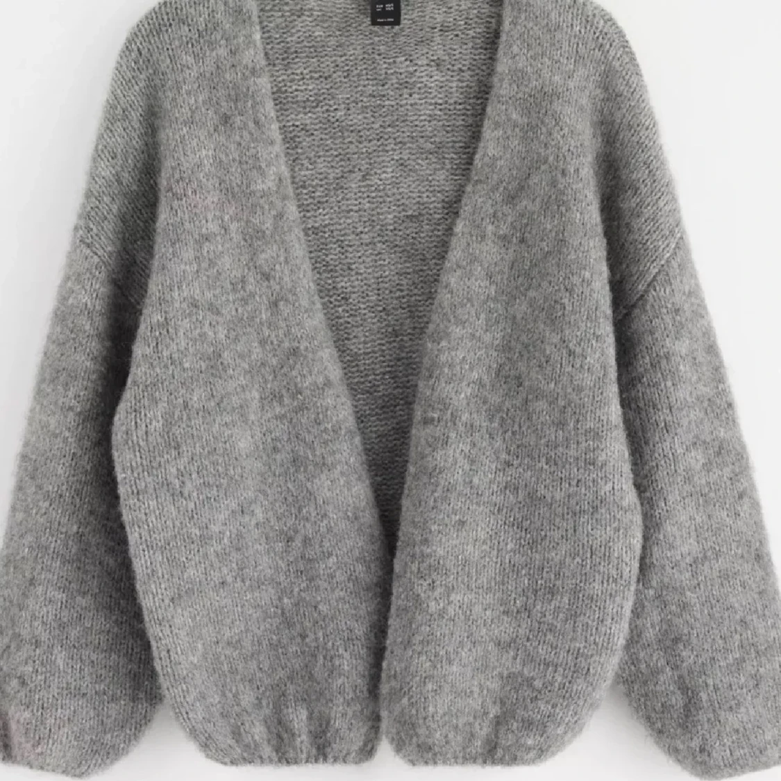 Grå stickad kofta