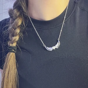 Smycken  - Säljer justerbara smycken i rostfritt stål , alla är helt nya. Stora ringar 99kr st. Små ringar 89kr st. Halsband 99kr st. Armband 89kr st. Örhängen 89. Vid köp av fler saker får du rabatt ❤️ skriv till mig innan du köper för att vara säker på att smycket inte är sålt!😀