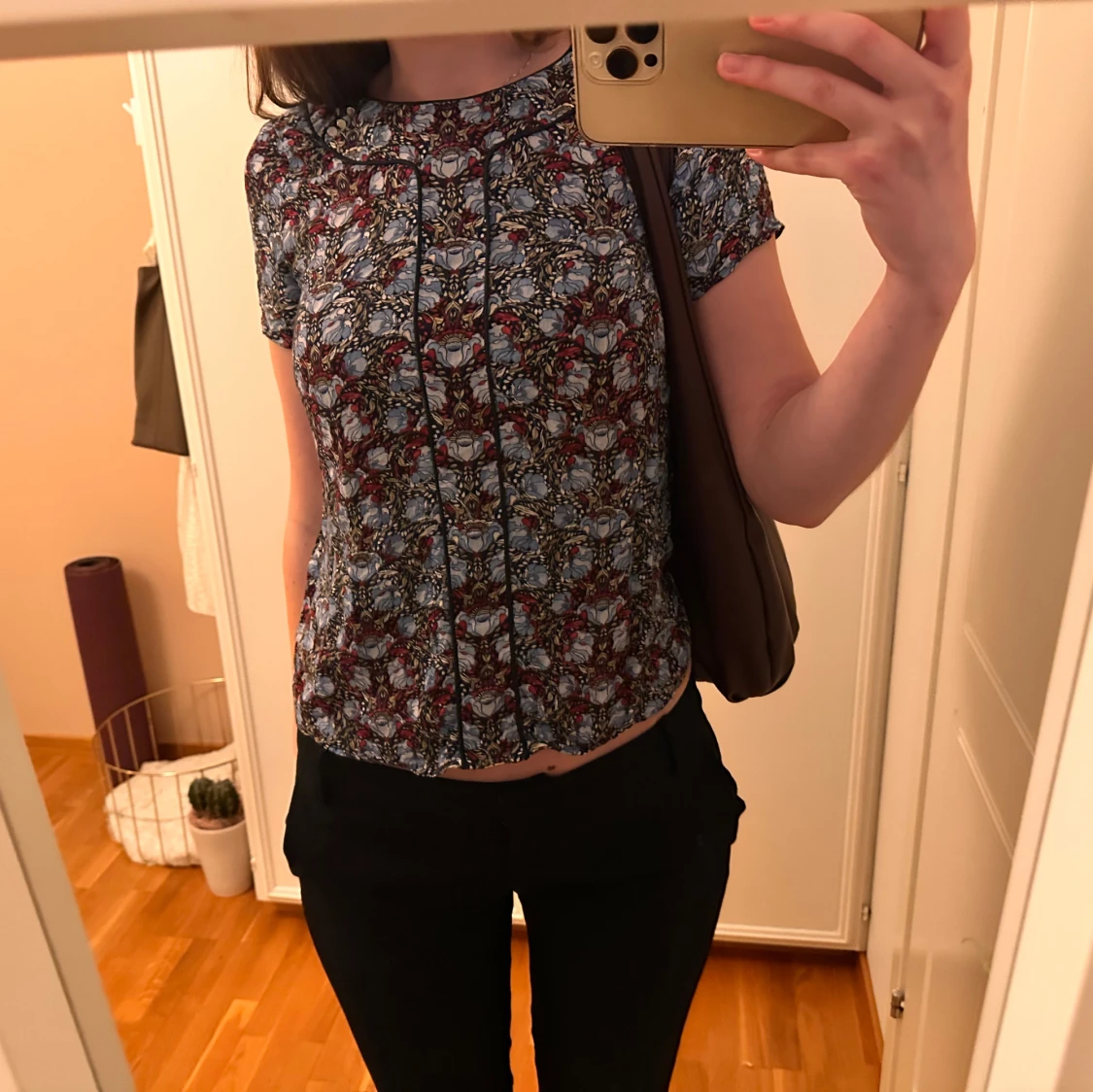 Mönstrad blus med korta ärmar - 90