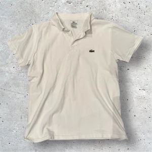 Lacoste Piké - Lacoste Piké | Nyskick 9/10 Inga defekter | Storlek S och färgen vit | Nypris 650-1200kr | Hör av er för mer information/bilder! 