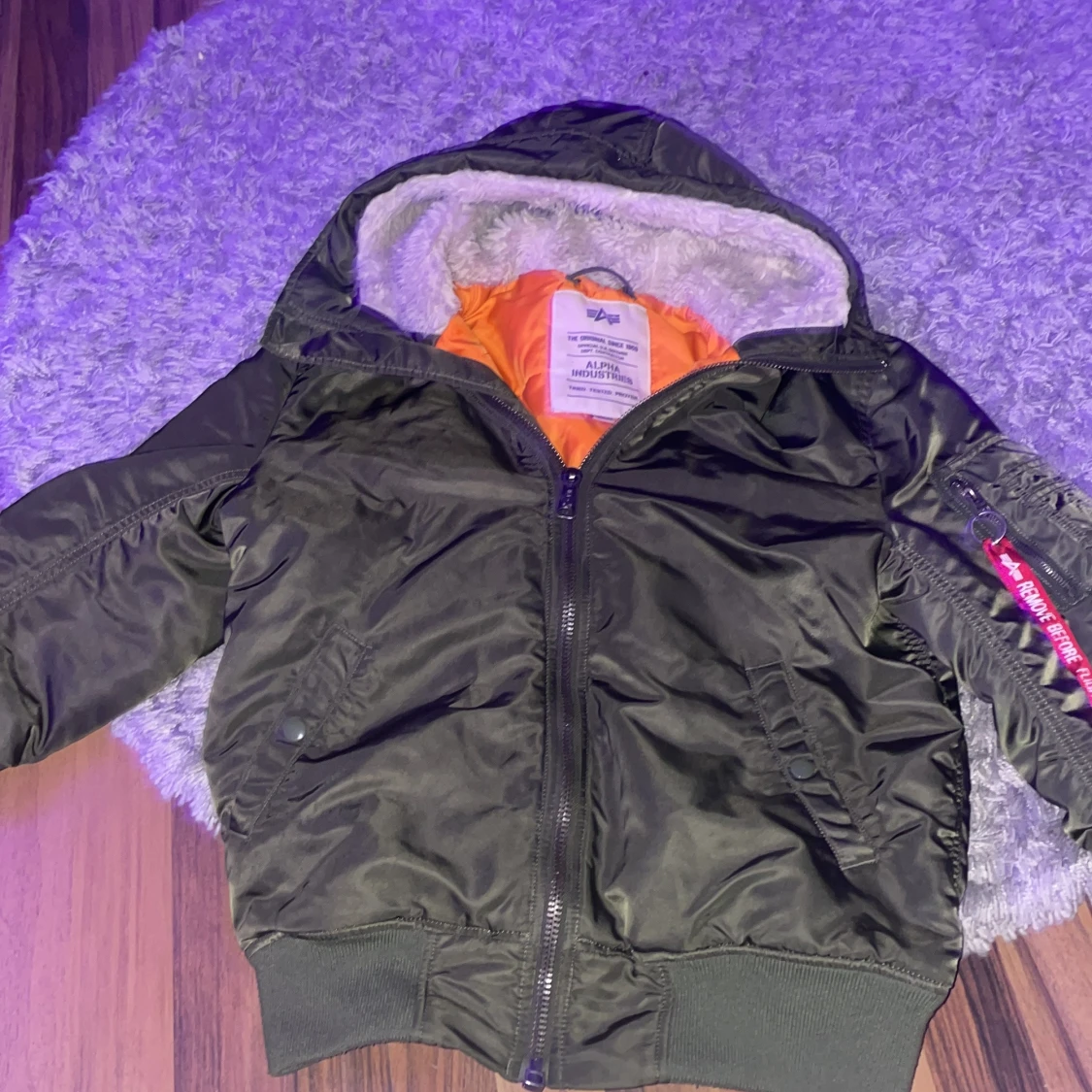 Grön bomberjacka från Alpha Industries