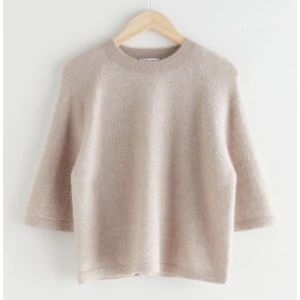 Other stories tröja - Jättefin trekvarts tröja från other stories! Nypris 790kr, mitt pris 500kr! Hör av er vid eventuella frågor!💗