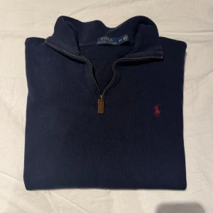 Ralph lauren halv zip - Ralph lauren halv zip i toppen skick. S passar M