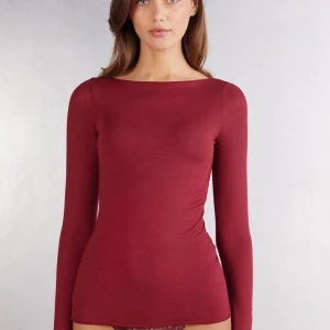 Intimissimi tröja - En superfin tröja från Intimissmi den är inte riktigt lika röd som på de tre första bilderna den är mer vinröd som man se på bild 4! Kom privat för fler frågor❣️nypris 459kr!