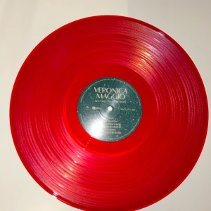 Veronica Maggio vinylskiva - Snygg röd vinylskiva av Veronica Maggio. 