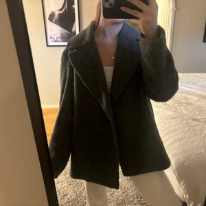 Höstkappa från HM - Grå varm höstkappa från H&M💓